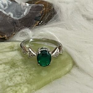 Stunning Silver Ring with Green Gemstone